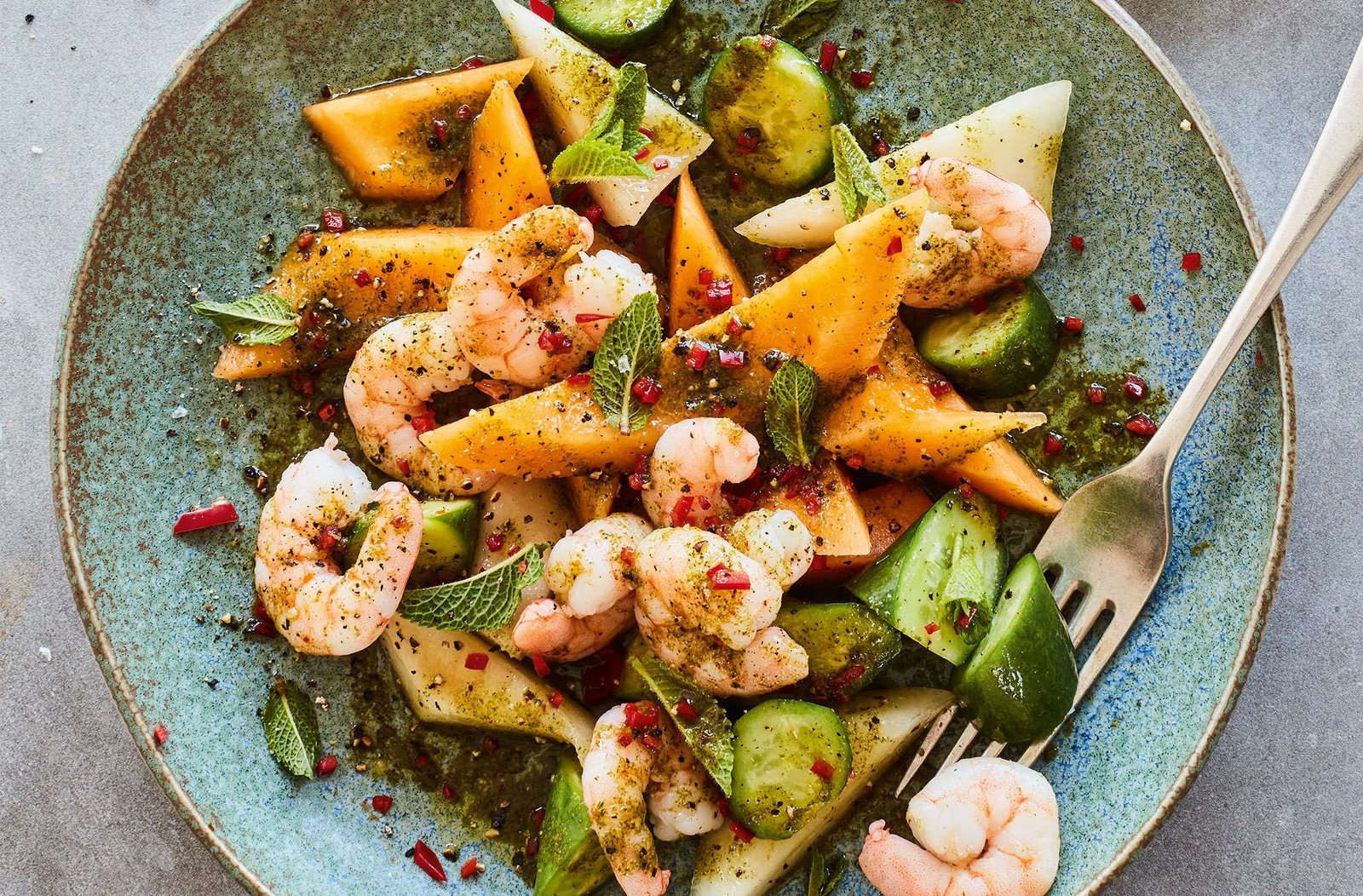  Melon, cucumber & prawn salad