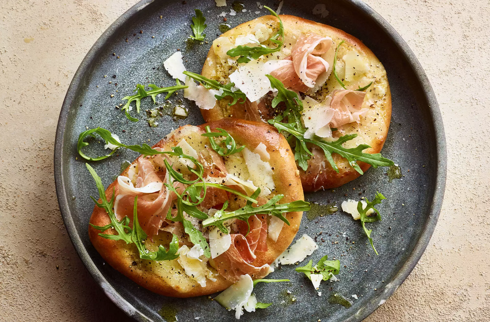 Pizzette with truffle & artichoke pesto