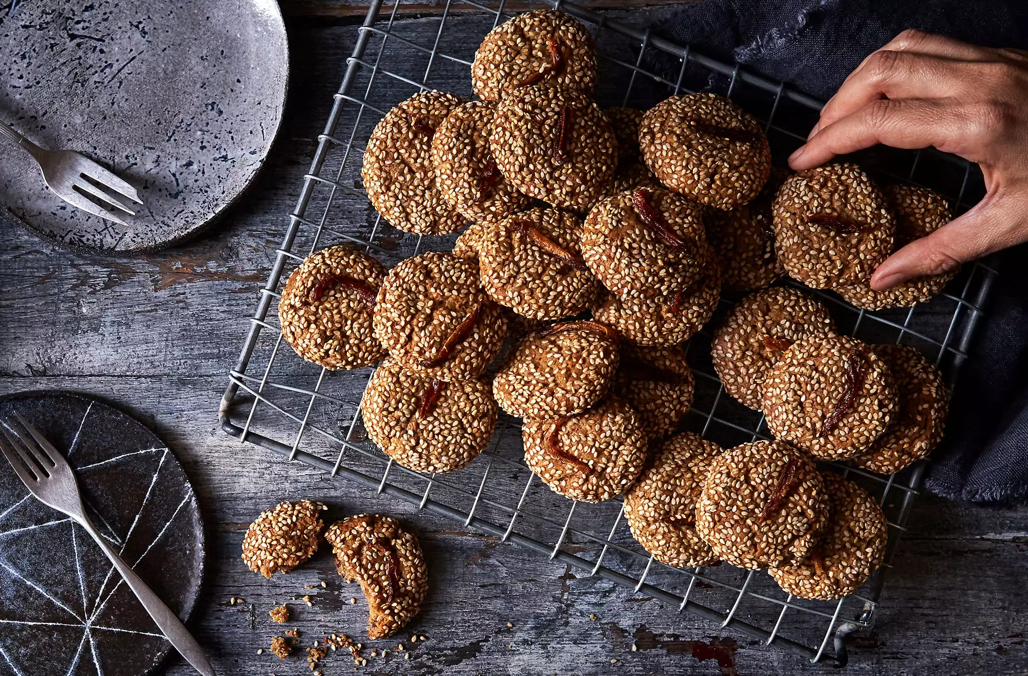 Date and tahini cookies