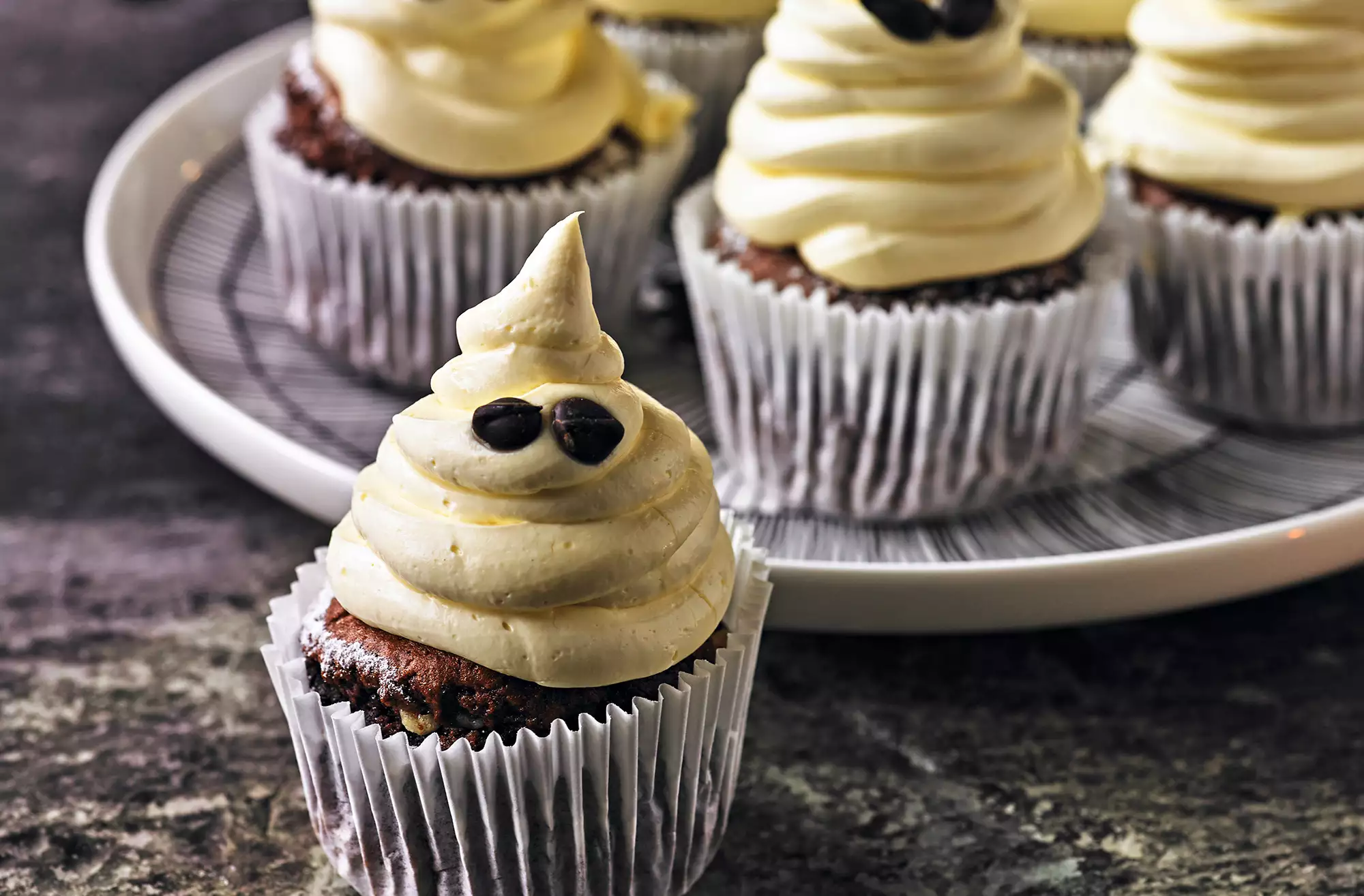 Halloween ghost cupcakes