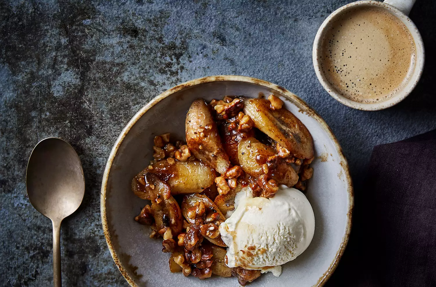 Maple and cinnamon bananas with walnuts