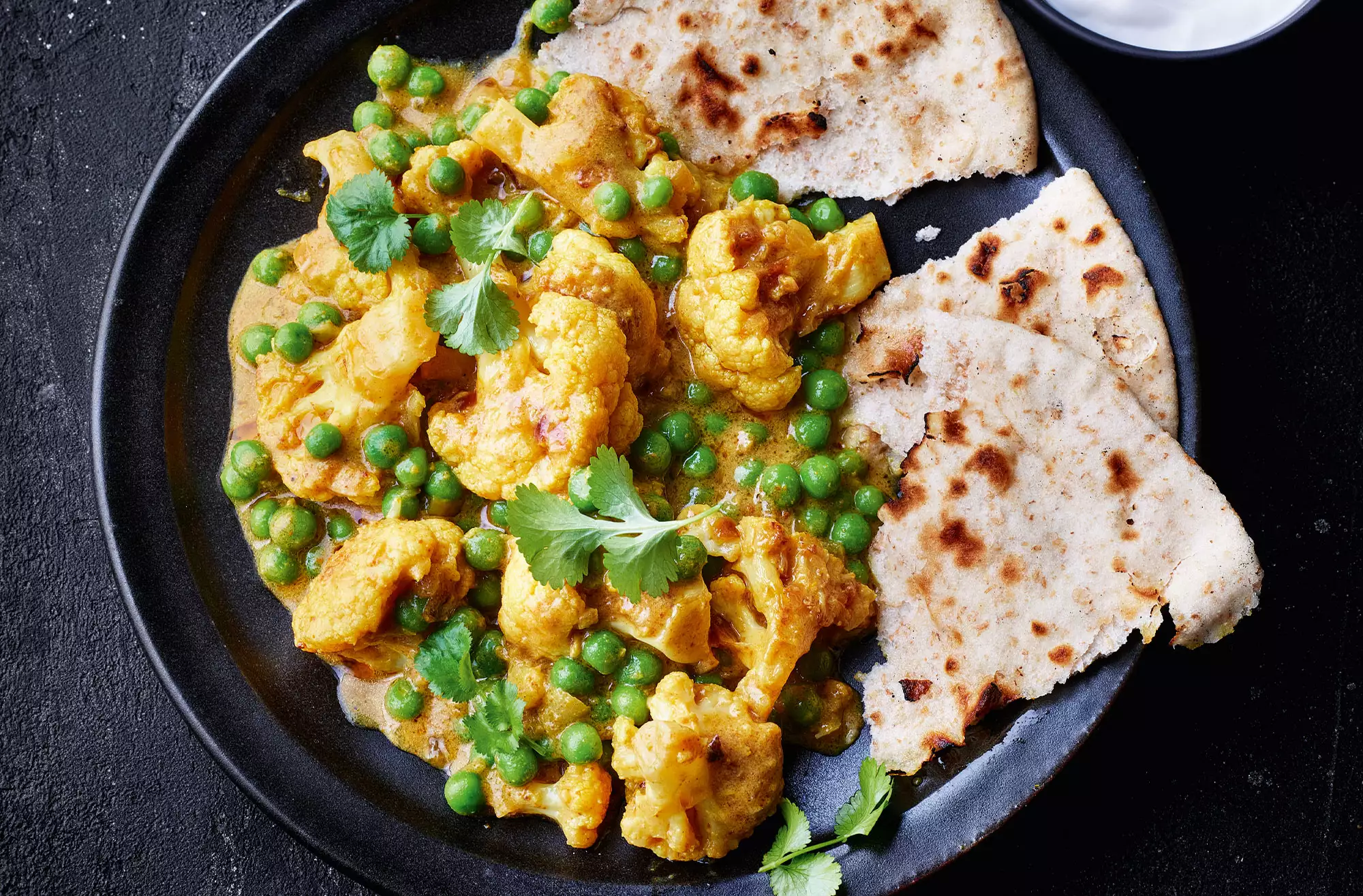 Creamy cauliflower & pea korma