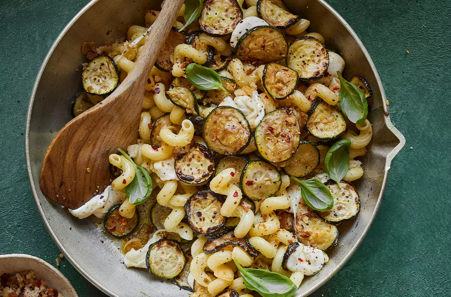 Caramelised courgette pasta with crispy crumbs & mozzarella